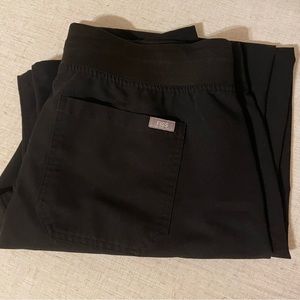 Livingston scrub pants in black EUC